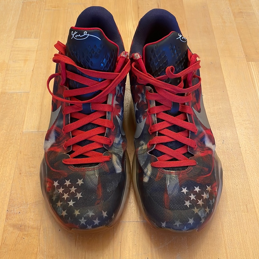 Kobe 10 Independence Day